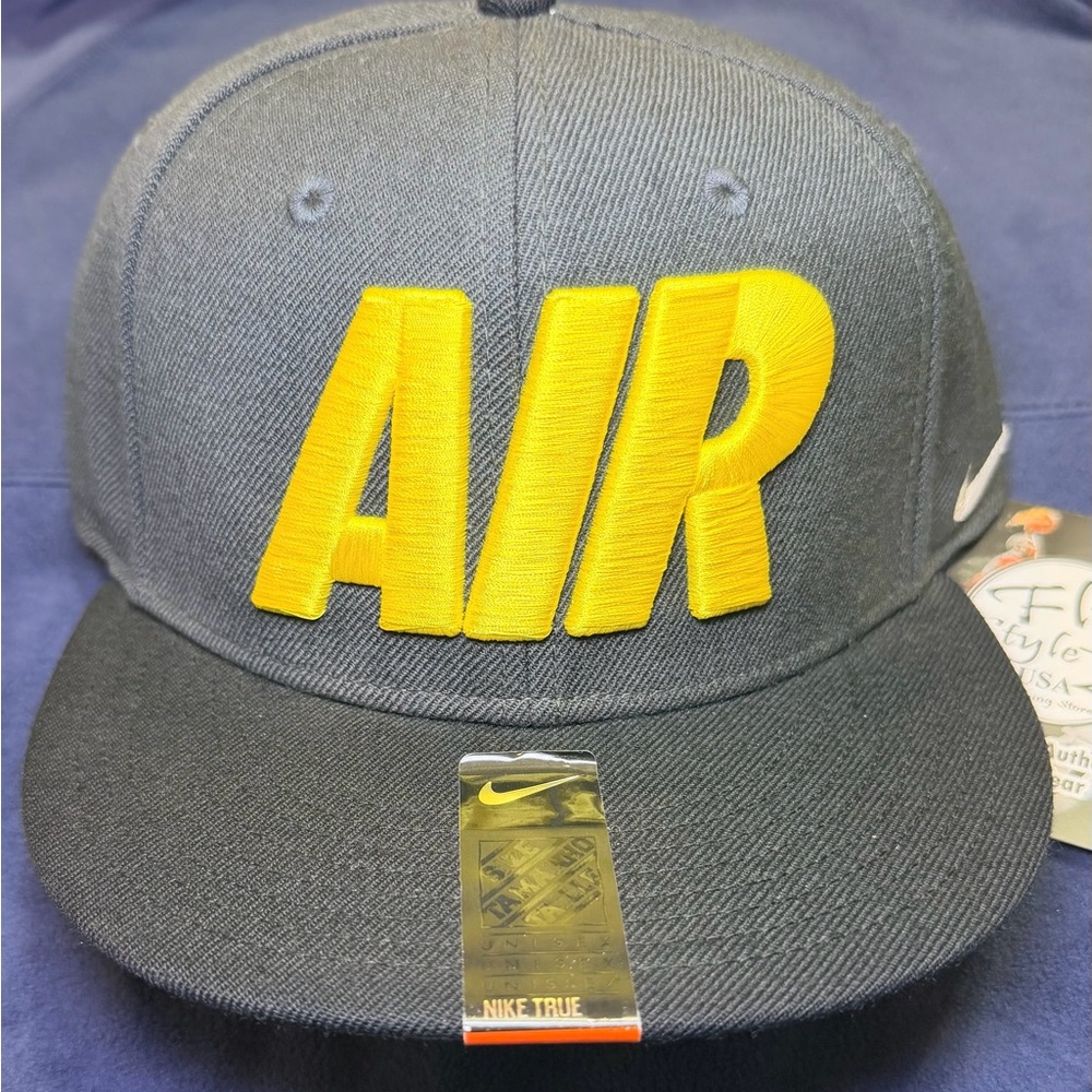 Nike Air True Gray Snapback Black Brim AIR Fire yellow Rare Vintage Air Max NWT